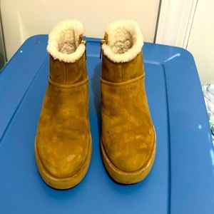 Ugg short zip chestnut sz 7